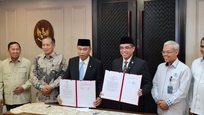 Menteri Koperasi Budi Arie dan Menteri Ketenagakerjaan Yassierli.