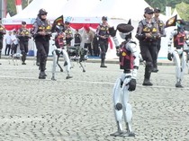 Video: Momen Prabowo Balas Hormat Robot Humanoid Polri