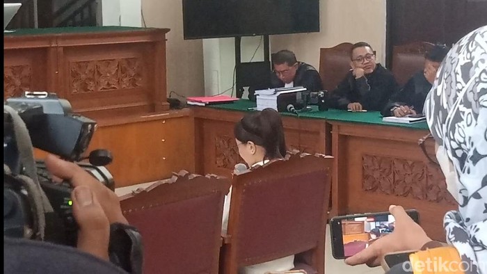 Nikita Mirzani menjalani sidang di PN Selatan, Selasa (1/7/2025).