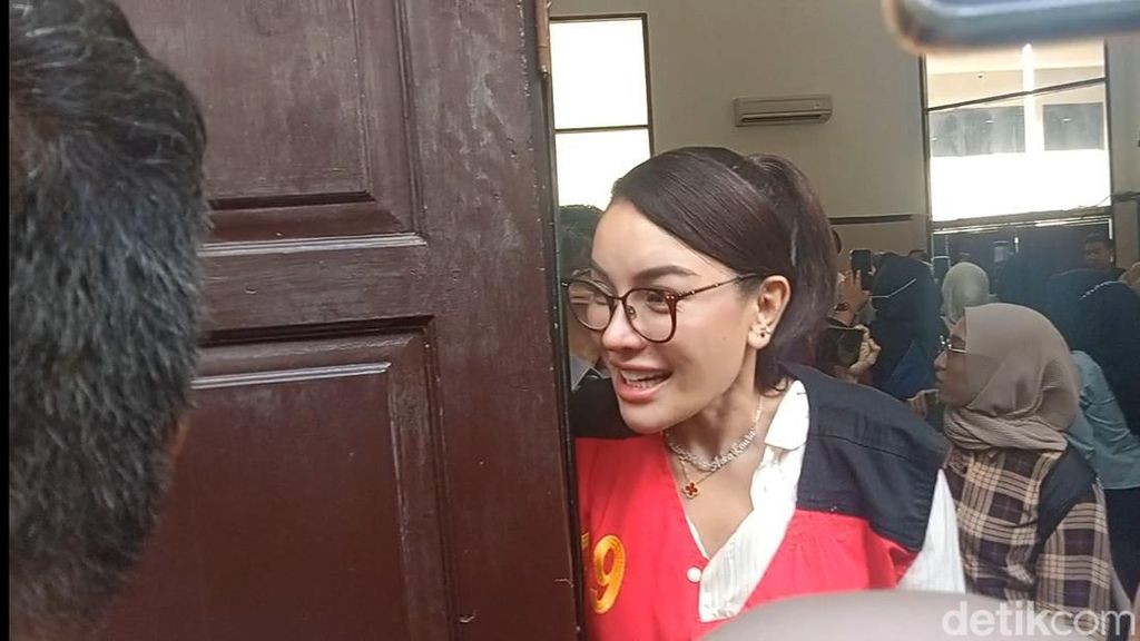 Nikita Mirzani Belum Bisa Maafkan Vadel Badjideh: Masa Depan Anak Saya Hancur!
