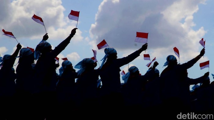 Pasukan Berkuda Polri Meriahkan Parade HUT Bhayangkara Ke-79 Sejumlah pasukan Polri dan warga sipil mengikuti parade defile saat perayaan HUT ke-79 Bhayangkara di kawasan Monas, Jakarta, Selasa (1/7/2025).