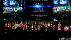 SBY Luncurkan Video Musik Save Our World, Libatkan 35 Musisi Lintas Generasi SBY Luncurkan Video Musik Save Our World, Libatkan 35 Musisi Lintas Generasi