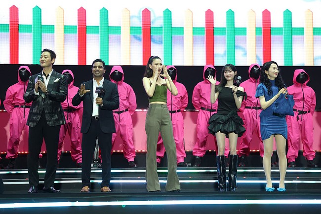 The original Squid Squad. Penampilan Park Hae Soo, Anupam Tripathi, Jung Ho Yeon, Lee Yoo Mi, dan Kim Joo Ryoung dalam season pertama Squid Game membuka pintu kesuksesan drama Korea tersebut hingga meraih popularitas global. Foto: Getty Images