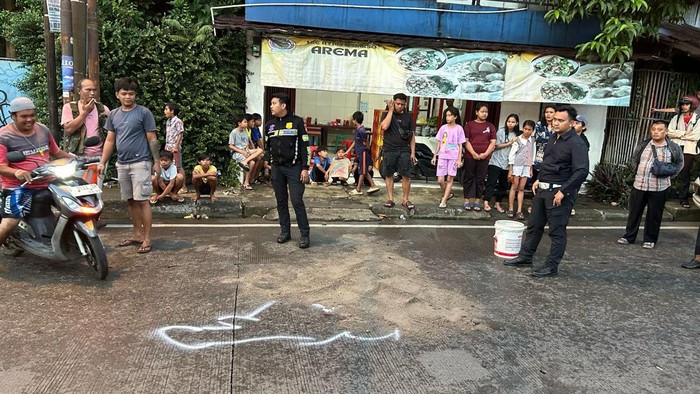 Pengendara sepeda motor meninggal dunia akibat terlindas truk di Kota Bogor. Korban saat itu hendak menghindari tabrakan dengan mobil yang terparkir. (dok Istimewa)