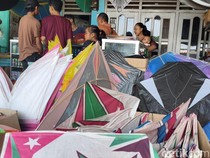 Libur Sekolah, Perajin Layang-layang di Sidoarjo Kebanjiran Pesanan