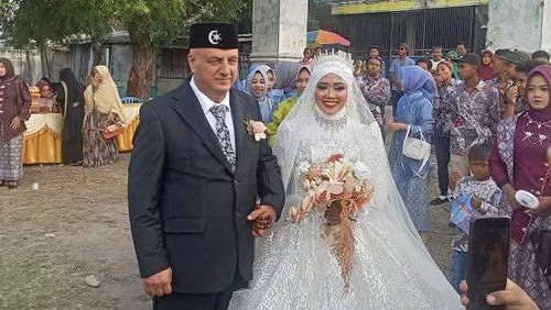Perempuan asal Dompu NTB, Tiara, dinikahi oleh pria Turki dengan mahar mencapai Rp 2 miliar lebih. (Foto: Dok. Istimewa)