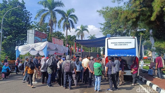 Peringatan Hari Bhayangkara ke-79 di Polres Bogor. Perpanjangan SIM gratis bagi yang lahir bulan Juli.