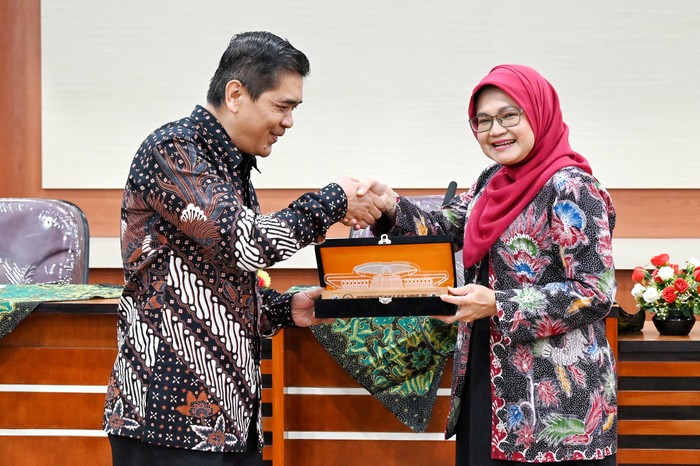 Perpustakaan Sekretariat Jenderal MPR RI menggandeng Fakultas Syariah dan Hukum (FSH) Universitas Islam Negeri (UIN) Sunan Kalijaga Yogyakarta dalam gelaran Pustaka Akademik, Selasa (1/7/2025).