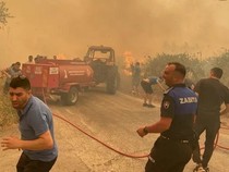 Ngerinya Kebakaran Hutan di Turki, 50.000 Orang Dievakuasi