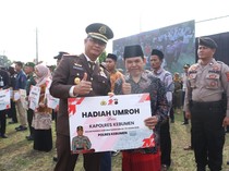 Polda Jateng Berangkatkan 15 Orang Umrah Gratis di Hari Bhayangkara Ke-79