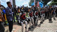 Sebagai mitra Polri dalam mengembangkan robot, Direktur Utama PT SARI Teknologi Yohanes Kurnia Widjaja menambahkan robot-robot dihadirkan sesuai tantangan tugas Polri.