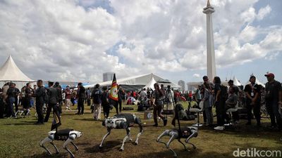 Robot Berompi Polri Bikin Heboh di Hari Bhayangkara Ke-79