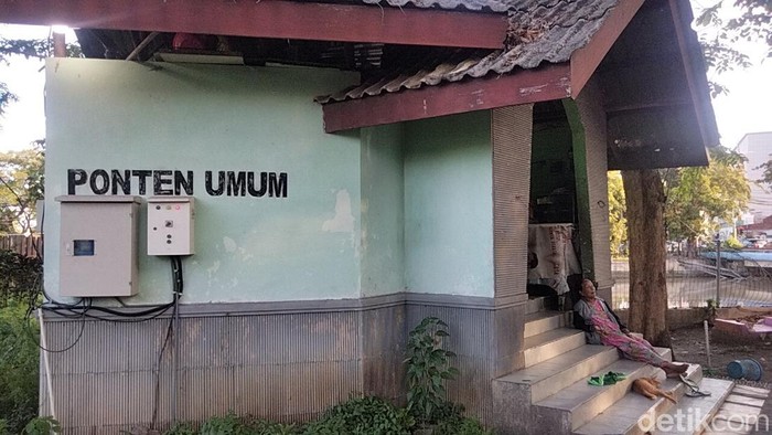 Ponten di Taman Jalan Lumumba, Ngagel yang viral diduga beralih fungsi menjadi tempat tinggal.