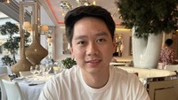 Sebelum menjabat sebagai direktur, Kevin Sanjaya dikenal sebagai atlet bulu tangkis yang memutuskan pensiun pada 2024. Dalam unggahan di Instagram, pria itu juga suka membagikan kesehariannya. Foto: : Instagram @kevin_sanjaya / @valenciatanoe