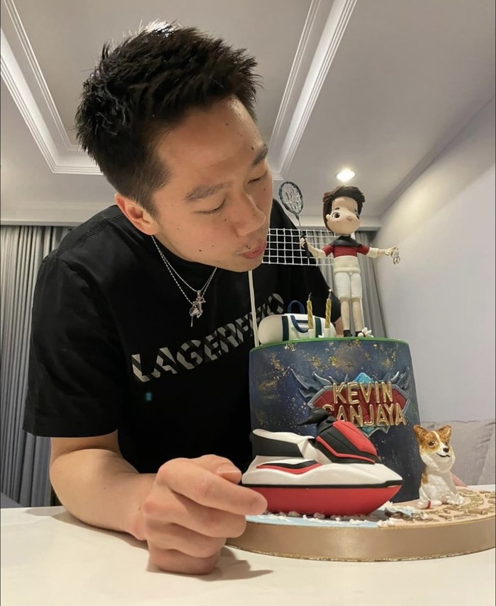 Potret Kevin Sanjaya Saat Kulineran Seru bareng Istri Potret Kevin Sanjaya Saat Kulineran Seru bareng Istri