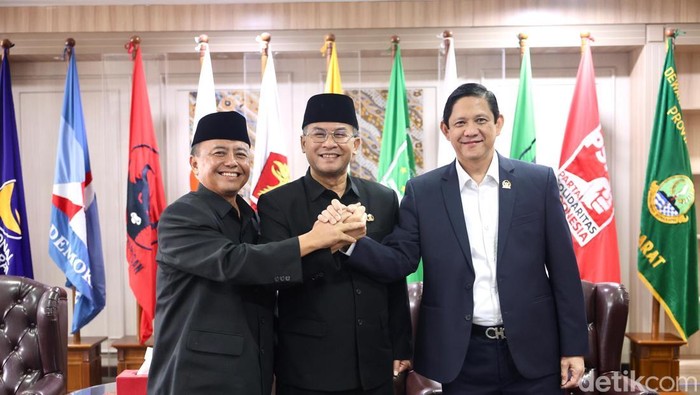 Potret Sekda Jabar Herman Suryatman (kiri), Wakil Gubernur Jabar Erwan Setiawan (tengah) dan Wakil Ketua DPRD Jabar MQ Iswara (kanan)