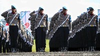 Meski sempat meminta pengurangan praktik seremoni, kali ini Prabowo menilai pelaksanaan upacara efektif dan sesuai semangat efisiensi—upacara cukup dilakukan di Monas dengan rangkaian aksi udara, layanan publik, dan inovasi teknologi Polri.  