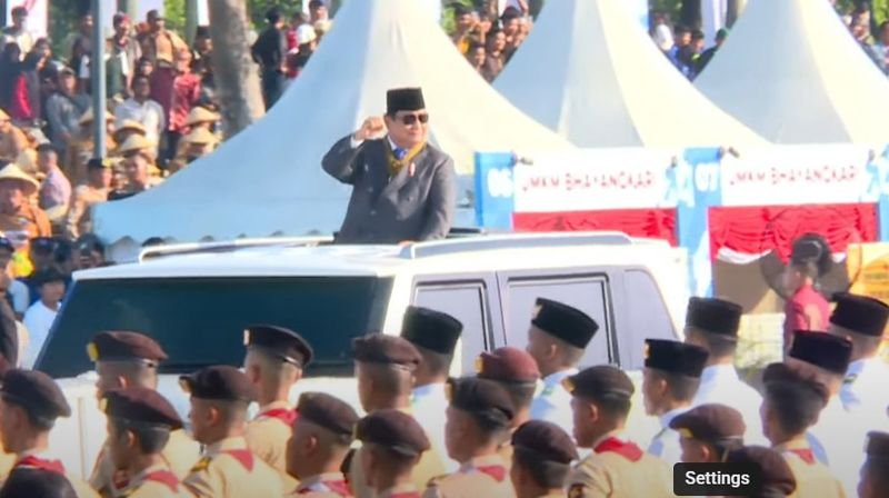 Presiden Prabowo saat upacara Hari Bhayangkara ke-79 di Monas (dok. YouTube Setpres)