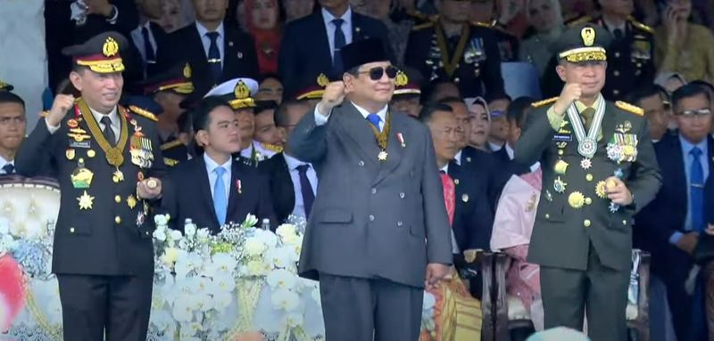 Presiden Prabowo saat upacara Hari Bhayangkara ke-79 di Monas (dok. YouTube Setpres)