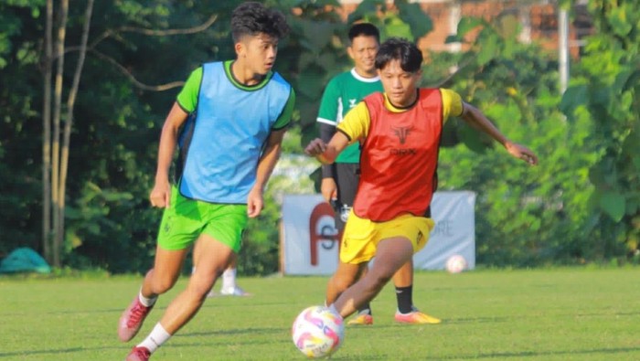 Sesi latihan dan seleksi PSIS yang berlangsung di lapangan Bumi Gelora Mintarsih, Gunungpati, Semarang Selasa (1/7/2025).