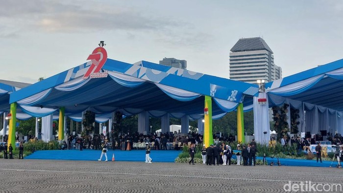 Puncak peringatan Hari ke-79 Bhayangkara digelar di Monas, Jakarta Pusat hari ini. Berbagai persiapan upacara dan rangkaian aksi telah dipersiapkan. (Ondang/detikcom).