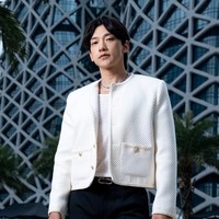 Bintang drama Korea Full House, Rain pernah menjadi korban krisis moneter dan kelaparan berhari-hari. Ayahnya mengalami kebangkrutan. Dia juga tak bisa membelikan obat diabetes untuk ibunya yang meninggal saat masih merintis karier. Foto: dok. Instagram @raincompany_official