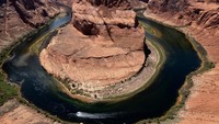 Namun, di balik keramaian tersebut, muncul kekhawatiran atas nasib taman nasional di Amerika Serikat. RUU “One Big Beautiful Bill Act” yang dikeluarkan pemerintah Donald Trump berpotensi memangkas ratusan juta dolar dari anggaran National Park Service. (REUTERS/Kaylee Greenlee)  