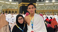 Dilihat dari Instagram, Rabu (2/7/2025), Rizky Ridho membagikan beberapa foto sedang umrah. Alhamdulillah ya Allah, tulisnya. (Foto: dok Instagram rizkyridhoramadhani)