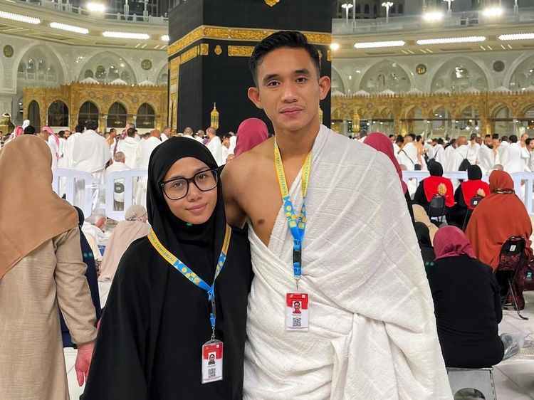 Rizky Ridho Bulan Madu Sambil Umrah Bareng Istri