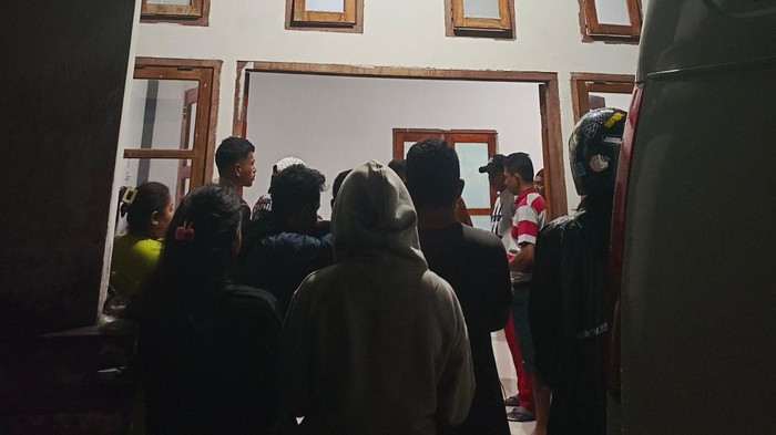 Satu mahasiswa KKN UGM ditemukan tewas dievakuasi ke RSUD Karel Sadsuitubun.