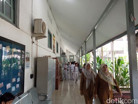 SMPN 1 Kota Cirebon.