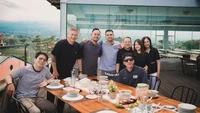 Ini potret kebersamaan keluarga Eca Aura di restoran bernama Royal 360 Resto. Restoran itu berada di Jalan Ir Soekarno 129, Beji, Malang. Foto: Instagram/ @thedudasofficial
