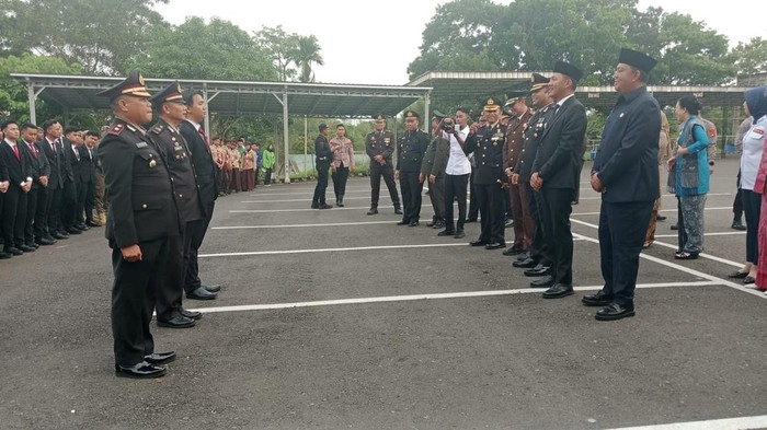 Tiga personel Polres PALI dapat hadiah umroh dari Bupati PALI