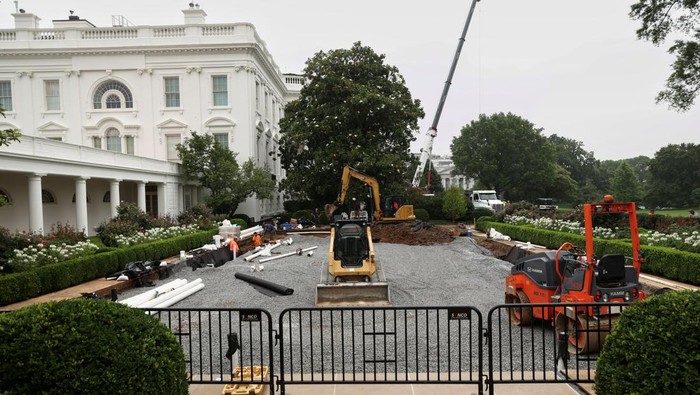 Trump Renovasi Gedung Putih, Rumput Diganti Paving Blok