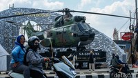Tugu helikopter ini menjadi penanda keberadaan Pangkalan TNI AU Atang Sendjaja di Bogor, sekaligus ikon baru di akses menuju Stadion Pakansari.