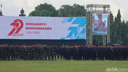 Upacata HUT ke-79 Bhayangkara Polda Bali di Lapangan Niti Mandala, Renon, Denpasar, Selasa (1/7/2025).