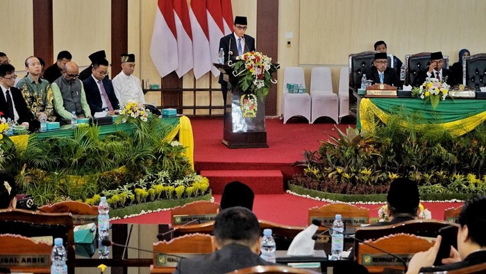 Walkot Rico Waas saat memberikan pidato di rapat paripurna HUT Kota Medan ke-435 di DPRD. (Dok. Diskominfo Medan)