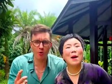 Viral Kisah Cinta Ibu-ibu Dinikahi Teman Bule Anaknya, Kini Sedang Hamil