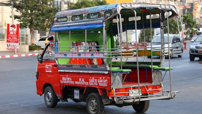 Alat transportasi lokal Thailnad, songthaew