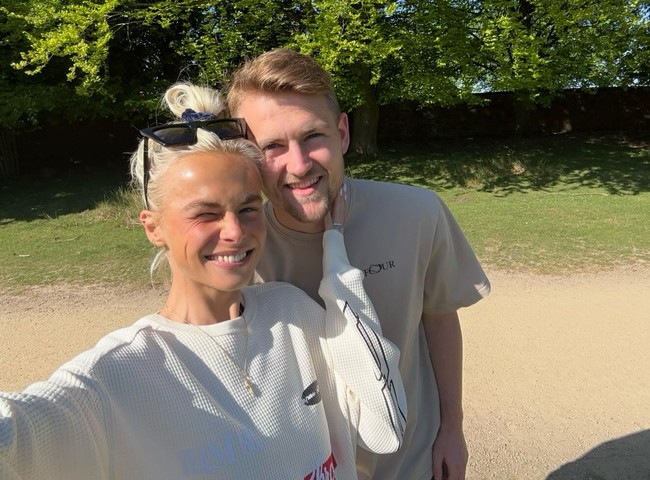 Dilansir media DenD, pesta pernikahan mereka dibatalkan di saat-saat terakhir. Dilaporkan bahwa De Ligt kedapatan terbang ke Barbados tanpa AnneKee setelah menghabiskan minggu lalu sendirian di Ibiza.  Foto: Instagram @annekeedeligt