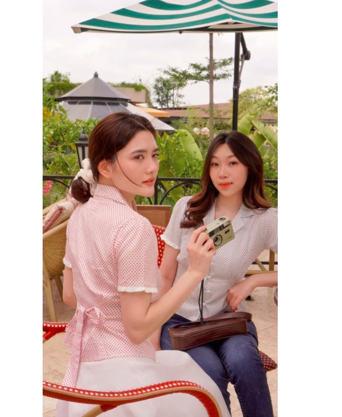 Atasan Retro Bermotif Polkadot yang Sedang Tren Atasan Retro Bermotif Polkadot yang Sedang Tren