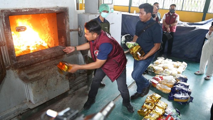Bareskrim Polri memusnahkan narkoba jenis sabu hingga ekstasi Rp 222 miliar, Rabu (2/7/2025).