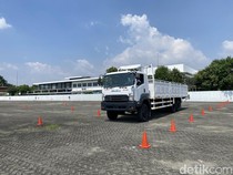 Menjajal Jadi Sopir Truk, Ini Area Blind Spot yang Perlu Diketahui