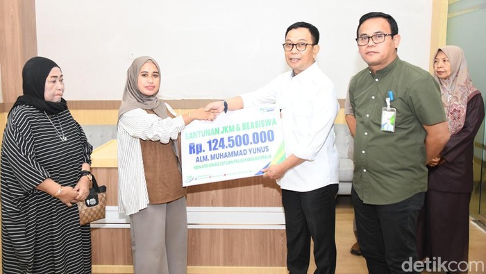 Bupati Soppeng Suwardi Haseng melaksanakan perjanjian kerjasama dengan BPJS Ketenagakerjaan Makassar.