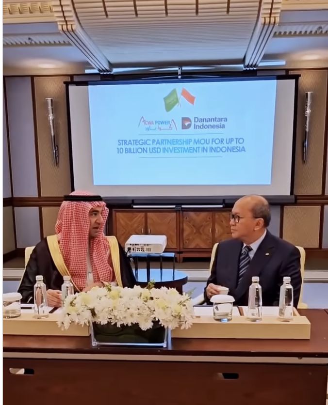 Danantara dan perusahaan energi terbesar di Arab Saudi, ACWA Power, menandatangani Nota Kesepahaman (MoU) kemitraan strategis dengan total nilai USD 10 miliar, atau sekitar Rp 162 triliun. (Tangkapan layar instagram @rosanroeslani)