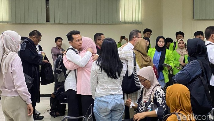 Eks calon Wakil Bupati Purbalingga, Zaini Makarim, seusai jalani sidang tuntutan dalam kasus dugaan korupsi proyek Jembatan Merah Kali Gintung Purbalingga di Pengadilan Tipikor Semarang, Rabu (2/7/2025).