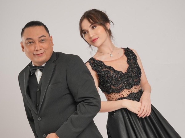 Ayollar hojatxonasida yashirin kamerali jinsiy aloqa