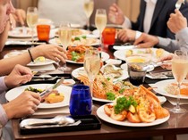 Benarkah Makan Duluan Tak Sopan? Begini Kata Pakar Etiket