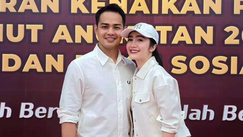 Febby Rastanty Happy Suami Naik Pangkat dan Terjun Payung di HUT Bhayangkara