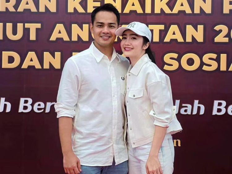 Febby Rastanty Happy Suami Naik Pangkat dan Terjun Payung di HUT Bhayangkara